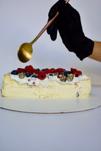 Load image into Gallery viewer, Berries Basque Burnt Cheesecake
