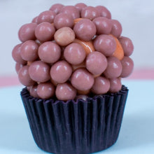 Load image into Gallery viewer, Medium Custom Brigadeiros - 12unit
